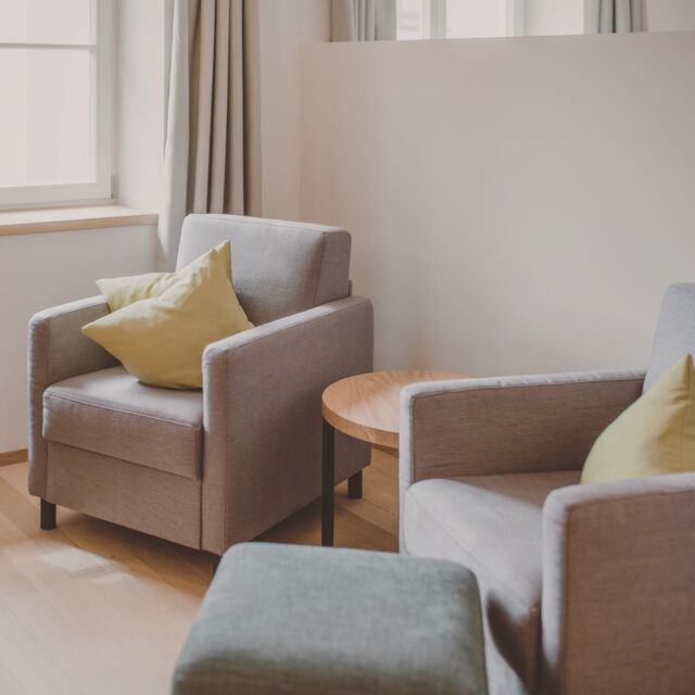 Sitzbereich in Serviced Apartment vom Küchlinhaus Memmingen